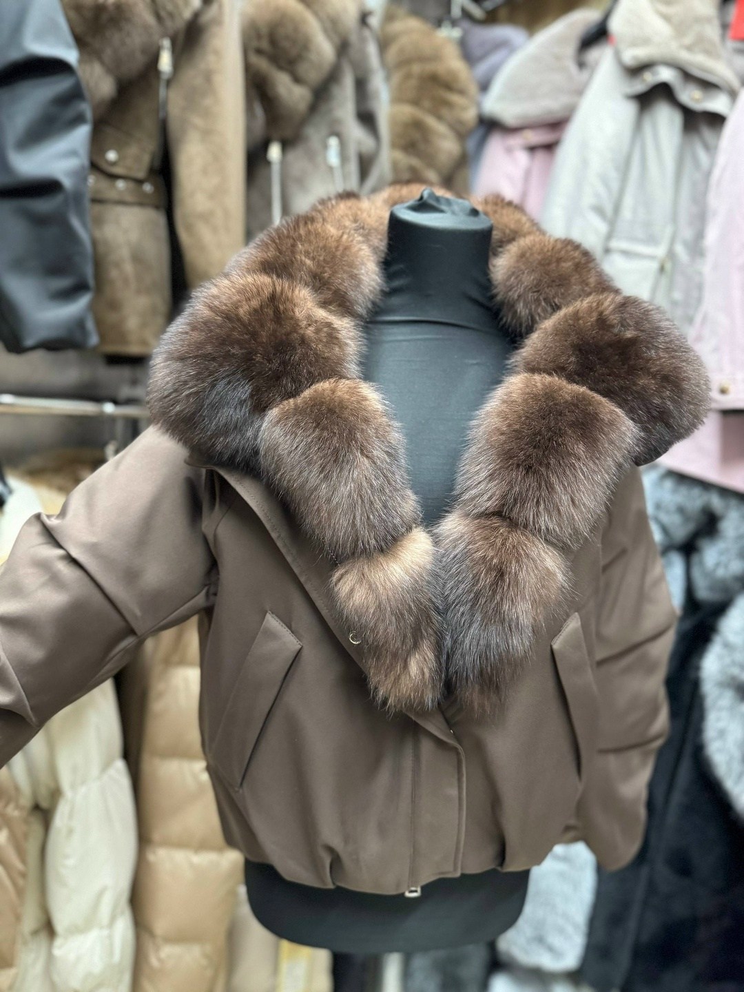 пуховик с натуральным мехом,куртка с мехом,пуховик женский с натуральным мехом,женская куртка с натуральным лисьим мехом,пуховики с мехом песца