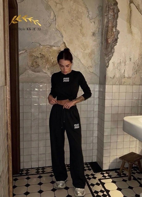 костюм с кроп топом,женская кофта,спортивный костюм с топом,модный стиль