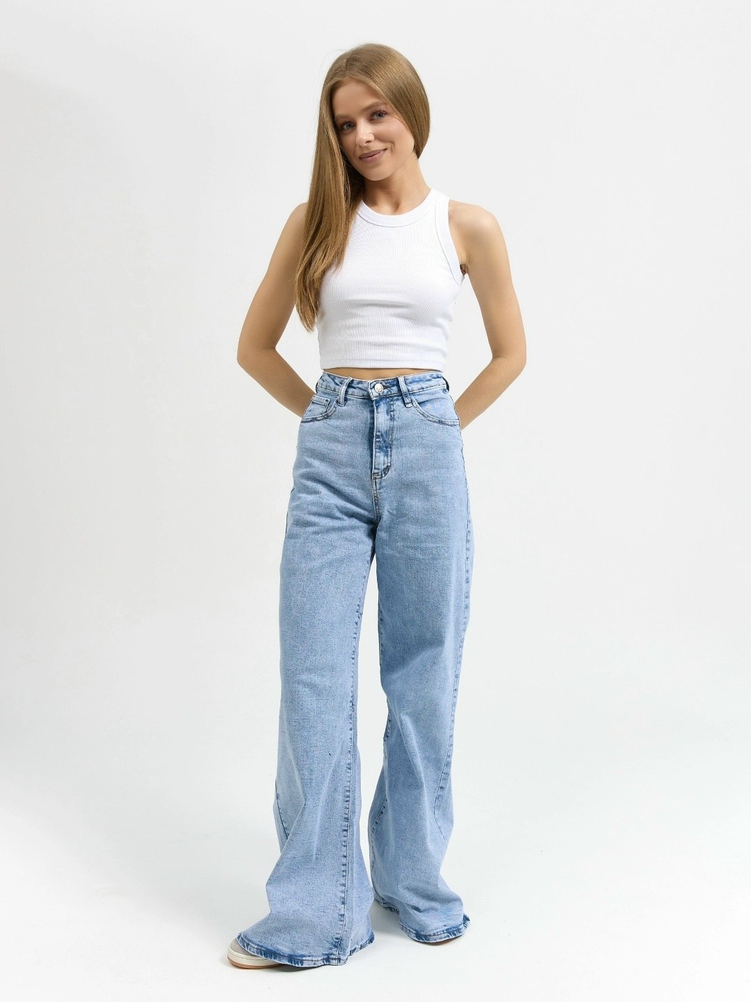 женские джинсы,джинсы широкие женские,джинсы широкие,голубые джинсы клеш женские,джинсовые брюки
