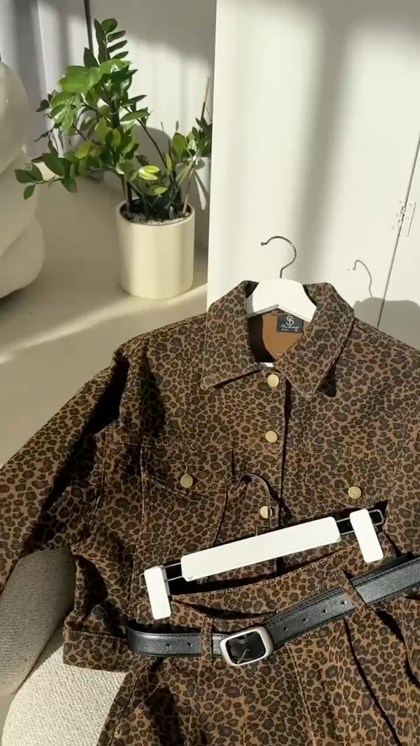 женская джинсовая куртка с леопардовым принтом,леопардовая джинсовка lime,куртка леопардовая,куртка джинсовая massimo dutti леопардовая,рубашка хлопковая леопардовая с вельветовым воротником sela