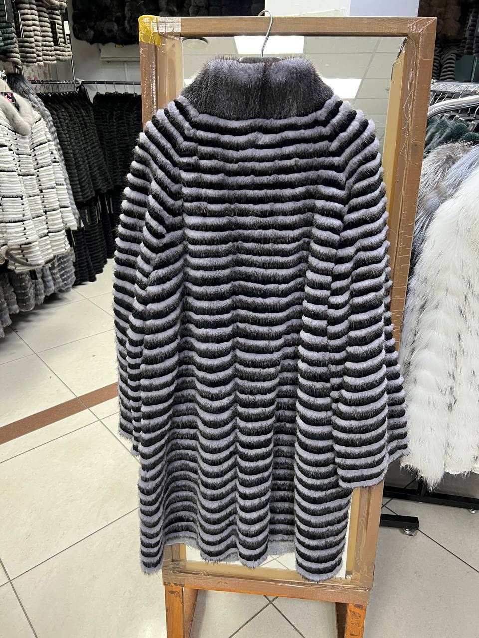 норковое пальто на трикотажной основе,меховое пальто из норки на трикотажной основе,пальто из норки на трикотажной основе,пальто из вязаной норки,вязаное норковое пальто