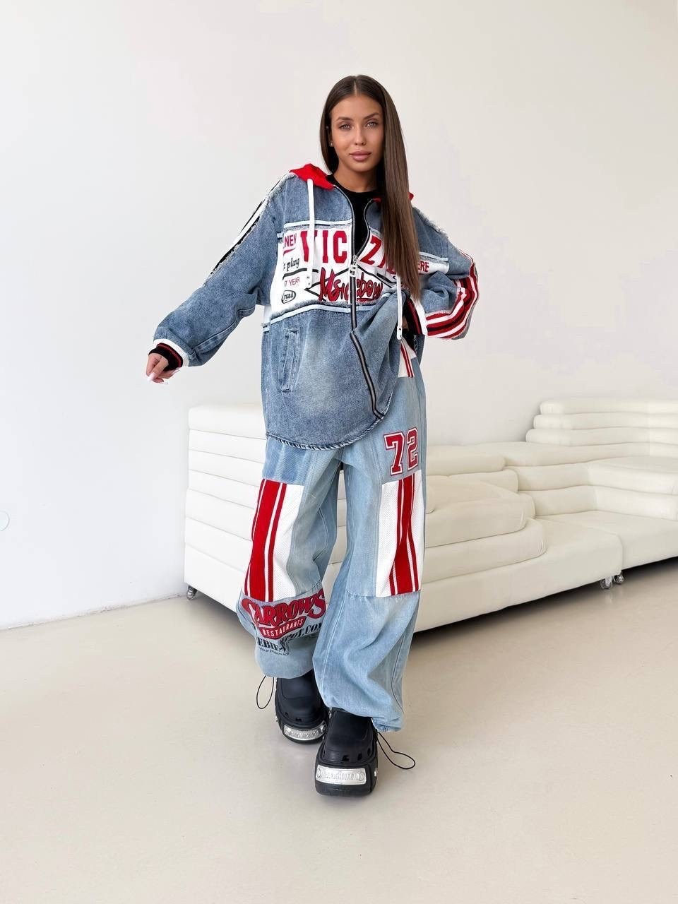 джинсы комбинированные,джинсы с лампасами,джинсы стильные,комбинированная джинсовка,женский костюм