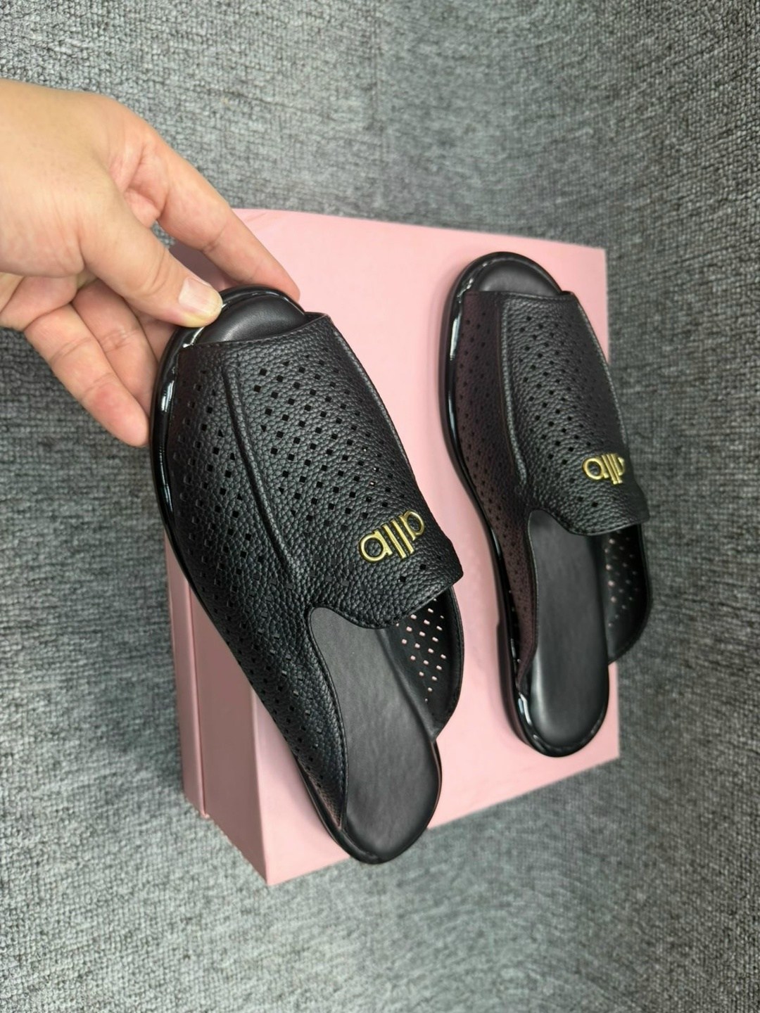 ,мужские тапочки из натуральной кожи,тапки кожаные,тапки мужские, с перфорацией