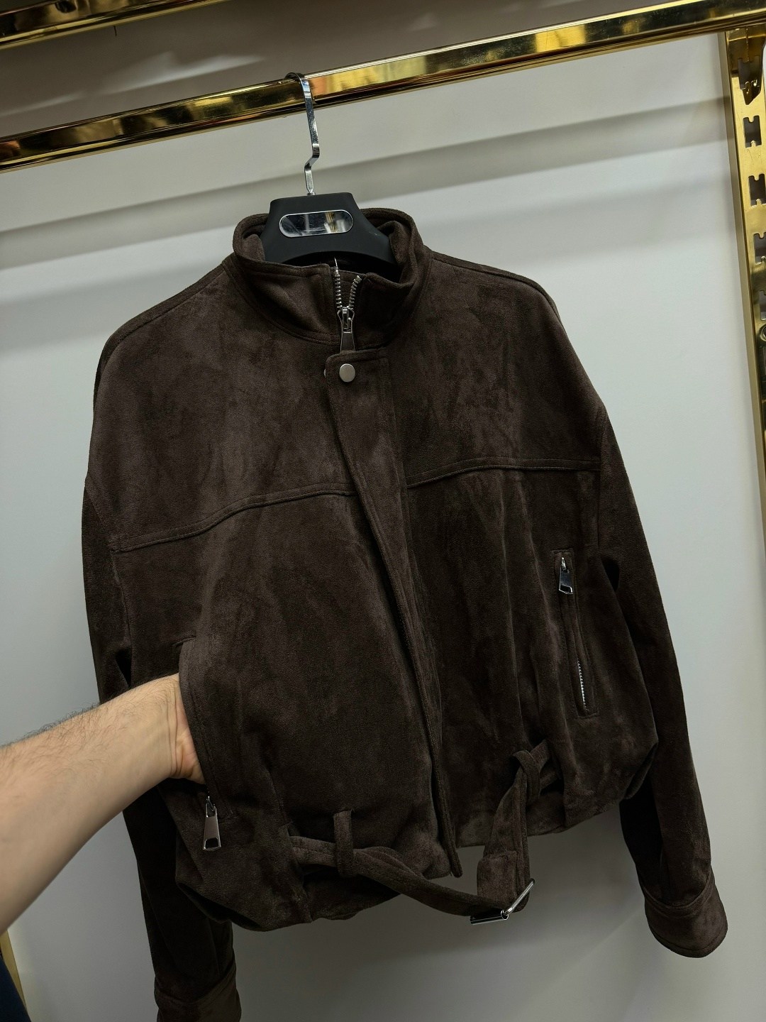 куртка из натуральной замши,замшевая куртка,женская замшевая куртка-бомбер из натуральной кожи,женская куртка бомбер из эко замши коричневого цвета,бомбер женский кожаный замшевый