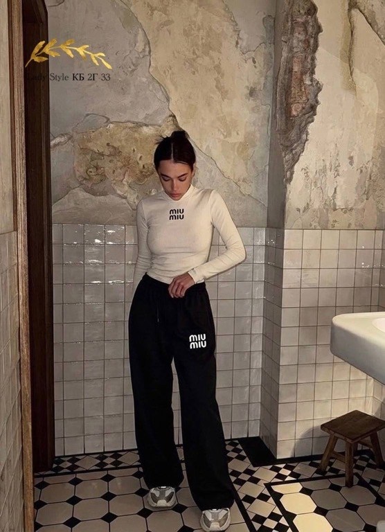 костюм с кроп топом,женская кофта,спортивный костюм с топом,модный стиль