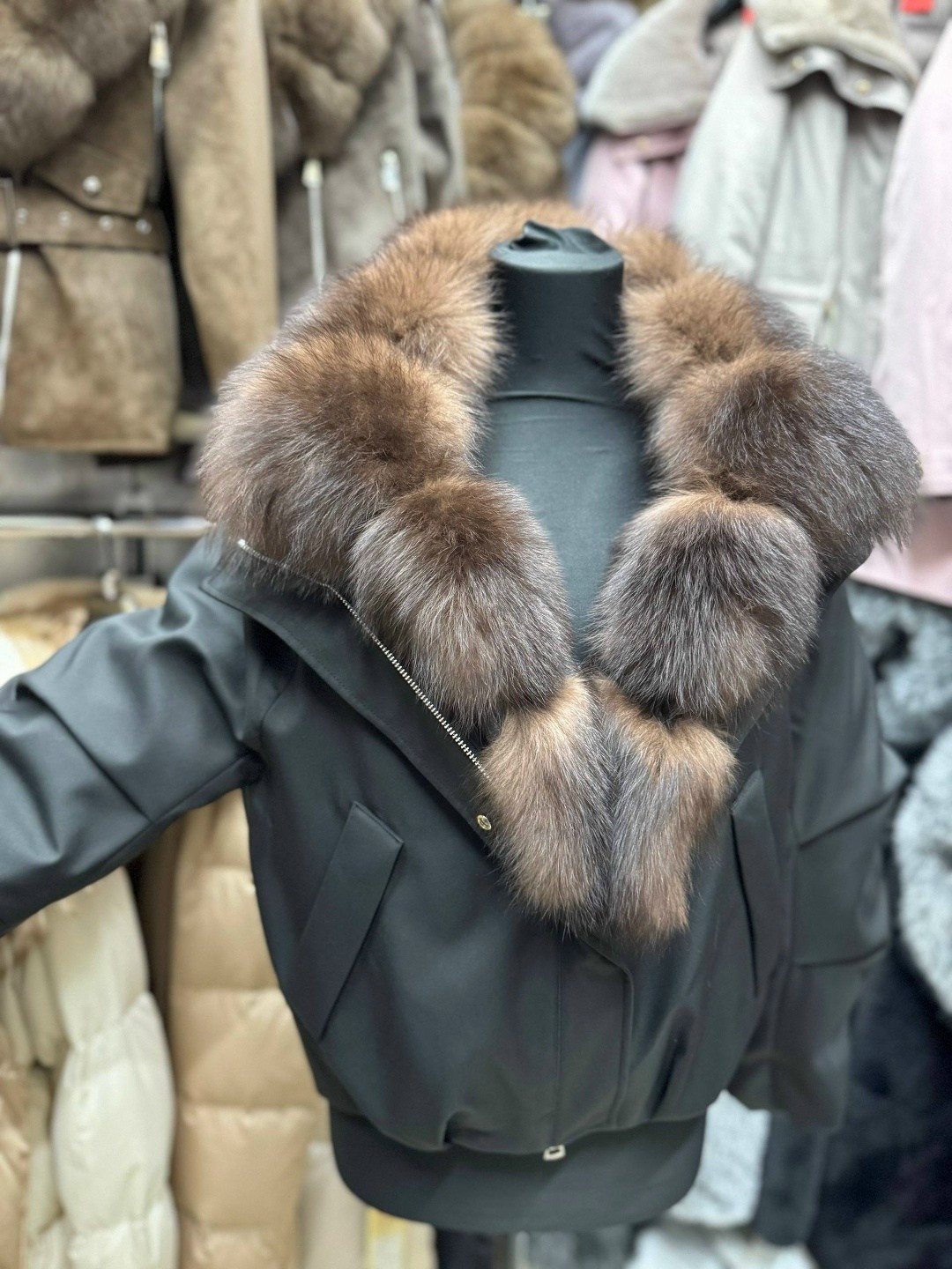 пуховик женский с натуральным мехом,куртка с мехом,куртка с натуральным мехом,пуховик с натуральным песцом,куртка кожаная с мехом