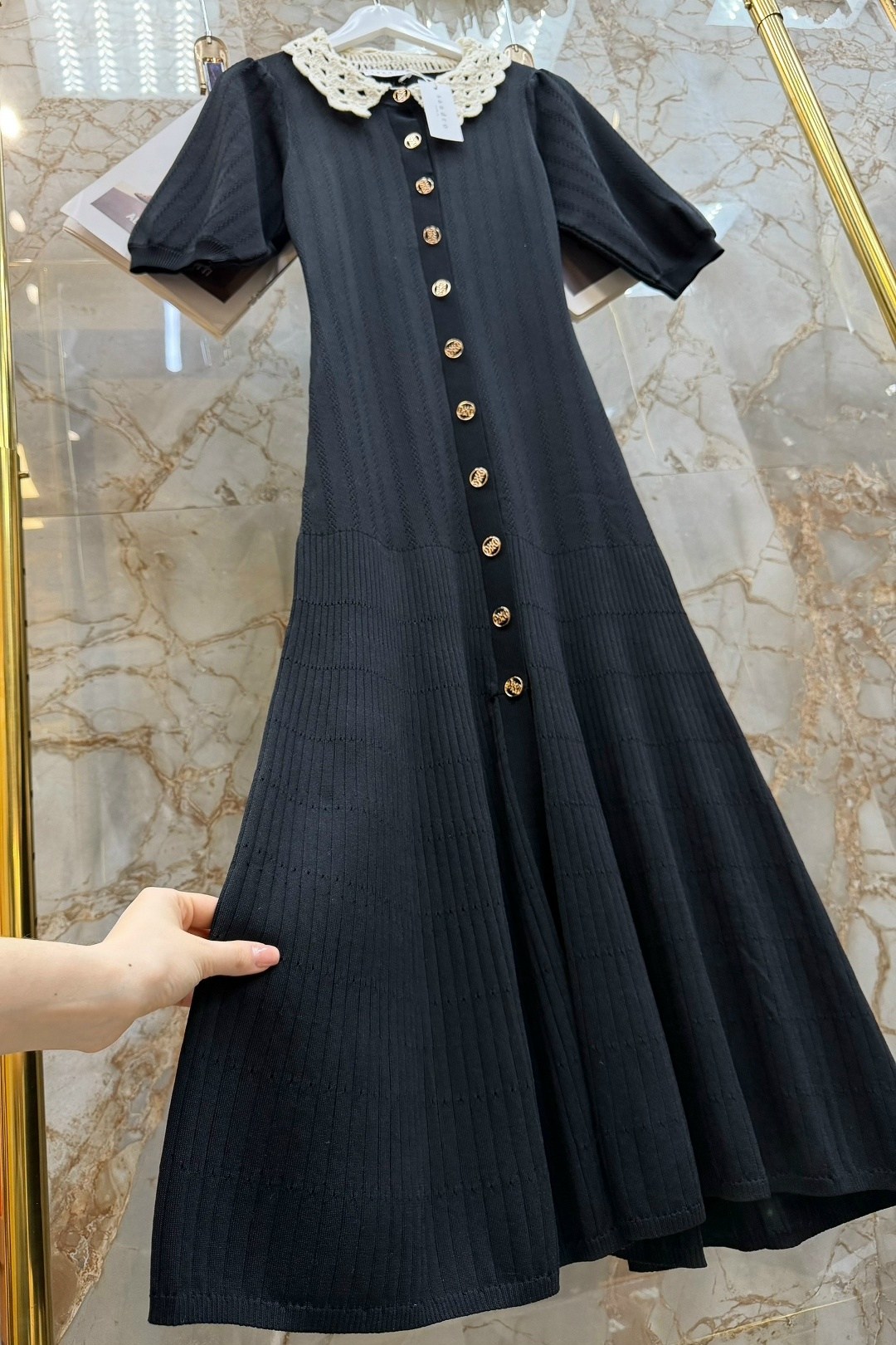 трикотажное платье,женское платье,платье стильное,воротник платья,длинное платье