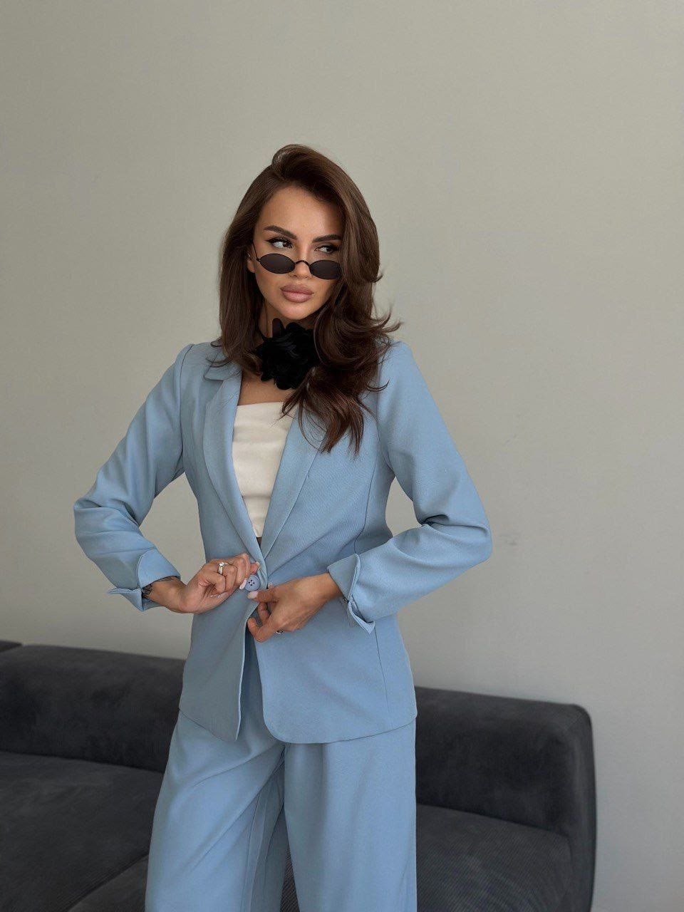 голубой костюм женский брючный палаццо,женский брючный костюм небесно-голубого цвета,костюм двойка с брюками палаццо,женский костюм двойка с брюками,костюм брючный 0050 голубой usova