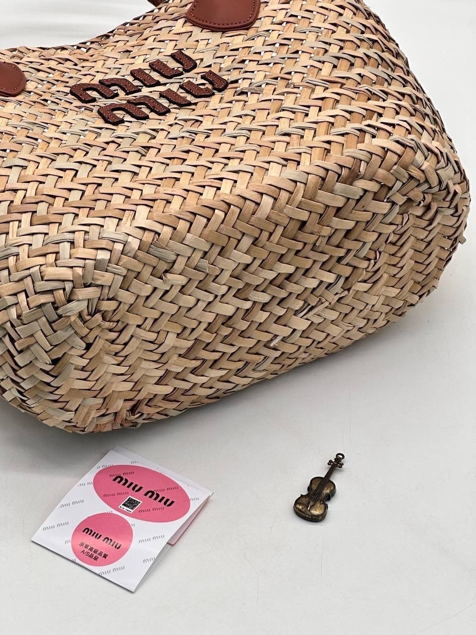 miu miu сумка тоут,сумка miu miu,женская сумка miu miu,сумка шоппер miu miu,miu miu bag