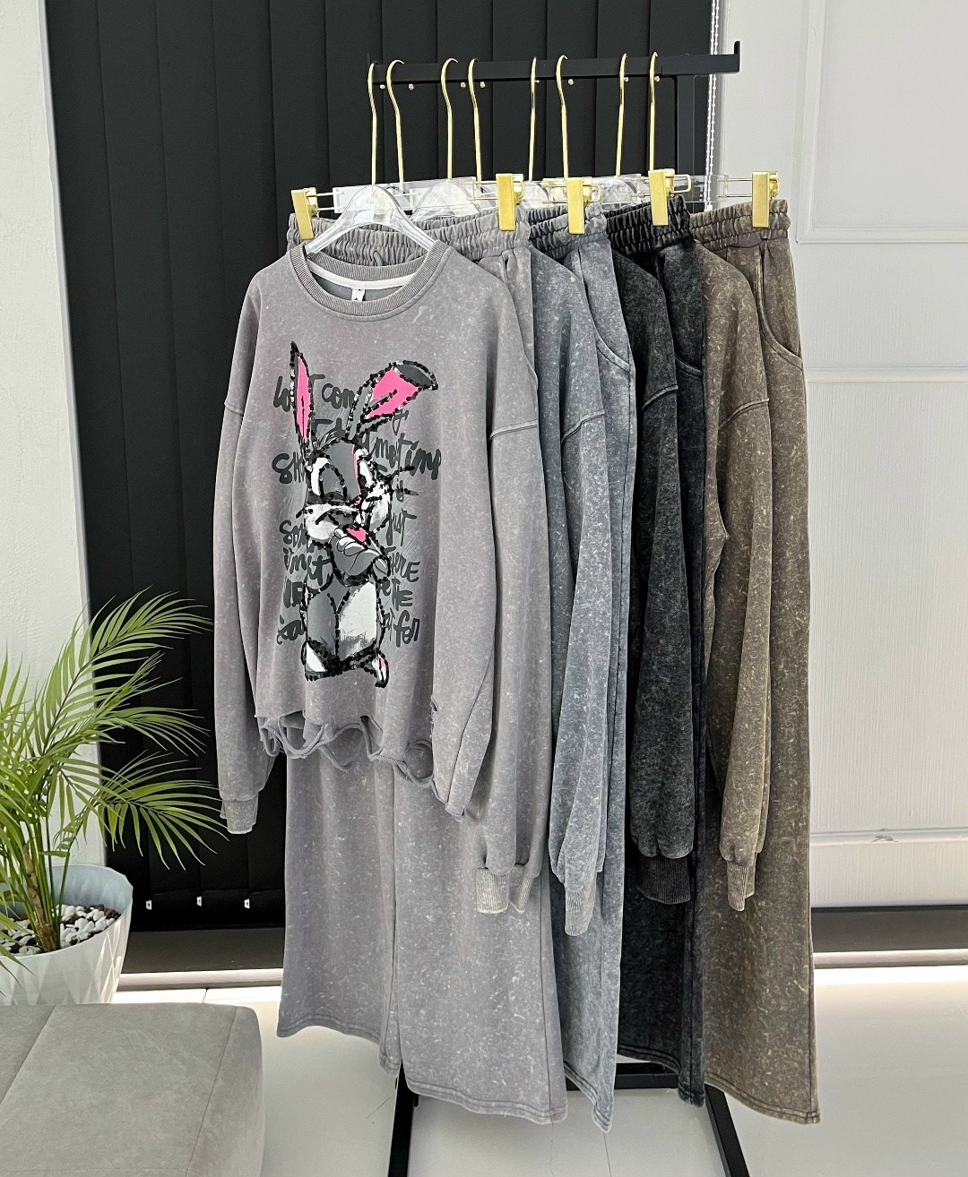 костюм стильный,свитшот дисней,костюм с принтом,костюм спортивный,женский костюм