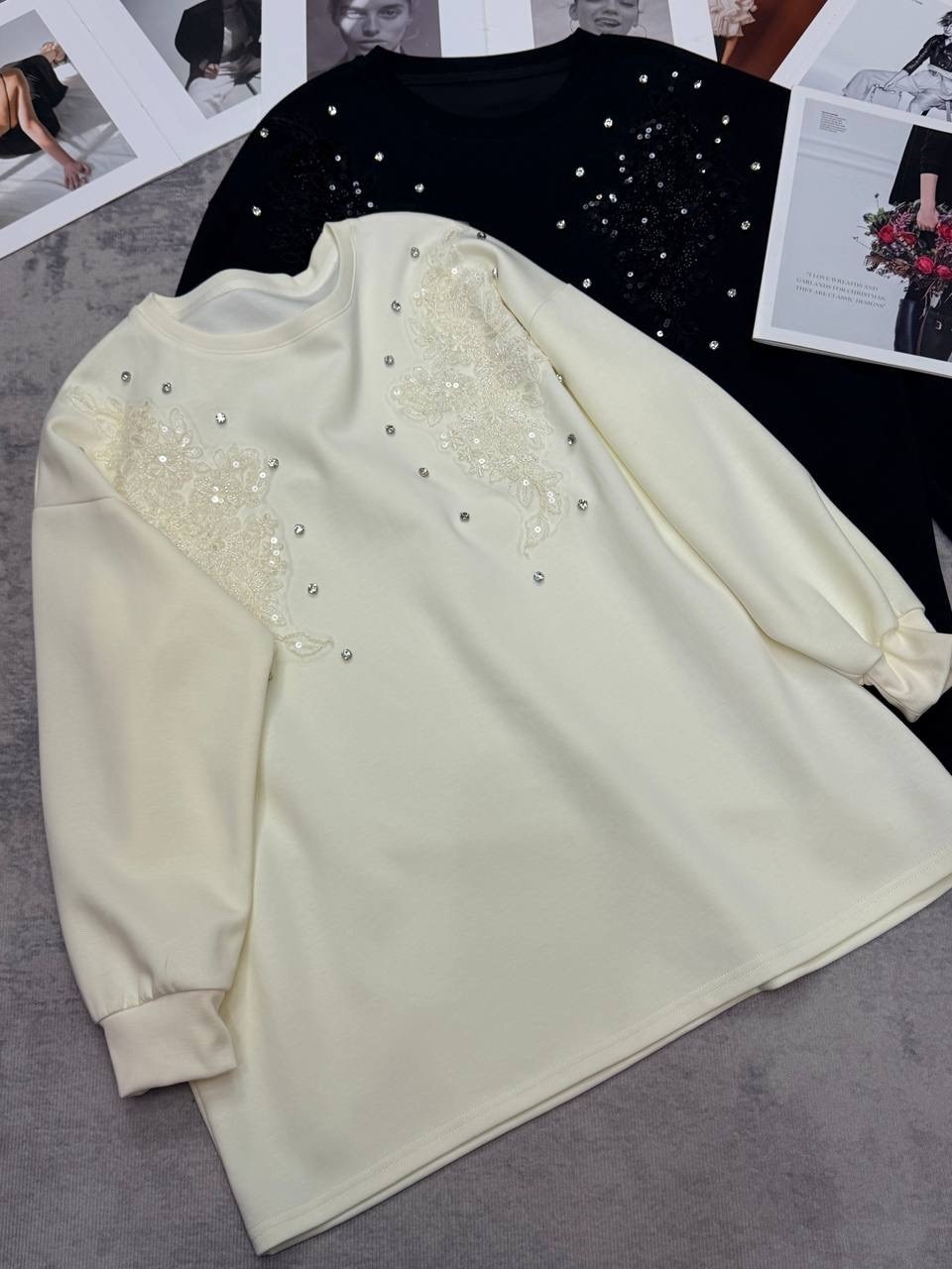 платье джемпер,платье свитер черное,туника оверсайз,черное платье из трикотажа с кристаллами,джемпер с бусинами