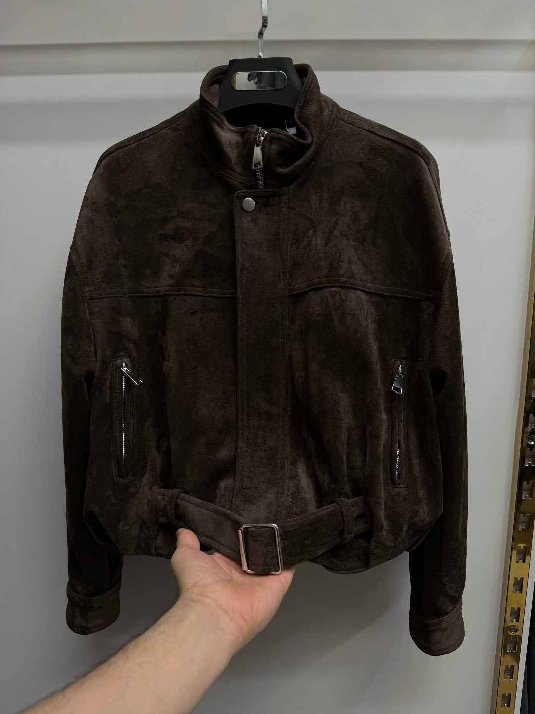 куртка из натуральной замши,замшевая куртка,женская замшевая куртка-бомбер из натуральной кожи,женская куртка бомбер из эко замши коричневого цвета,бомбер женский кожаный замшевый