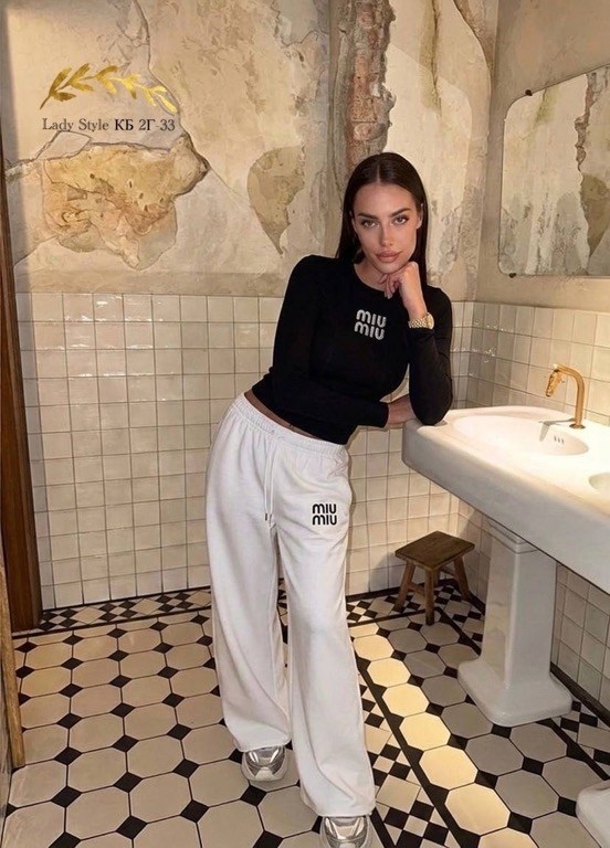 костюм с кроп топом,женская кофта,спортивный костюм с топом,модный стиль