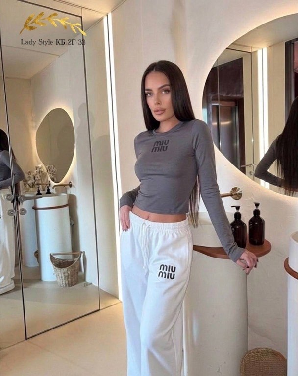 костюм с кроп топом,женская кофта,спортивный костюм с топом,модный стиль