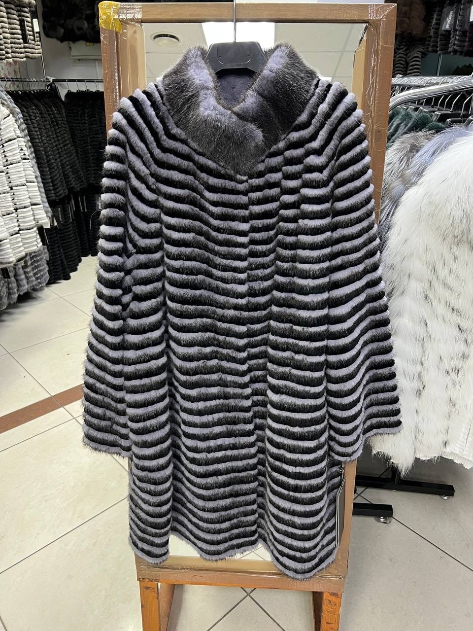 норковое пальто на трикотажной основе,меховое пальто из норки на трикотажной основе,пальто из норки на трикотажной основе,пальто из вязаной норки,вязаное норковое пальто