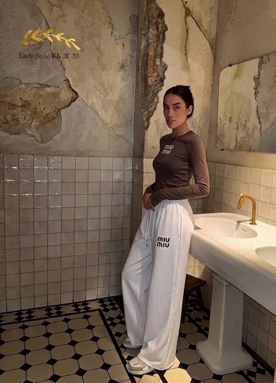 костюм с кроп топом,женская кофта,спортивный костюм с топом,модный стиль