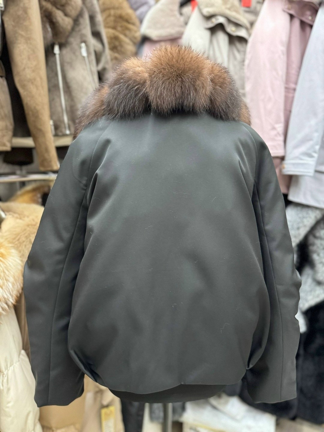 пуховик женский с натуральным мехом,куртка с мехом,куртка с натуральным мехом,пуховик с натуральным песцом,куртка кожаная с мехом