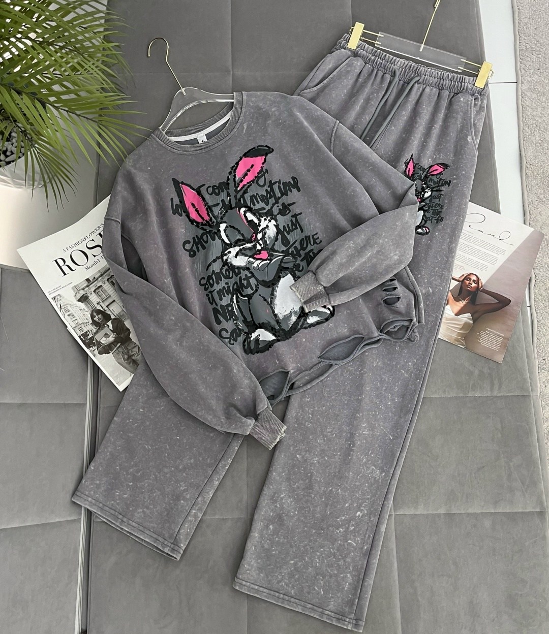 костюм стильный,свитшот дисней,костюм с принтом,костюм спортивный,женский костюм