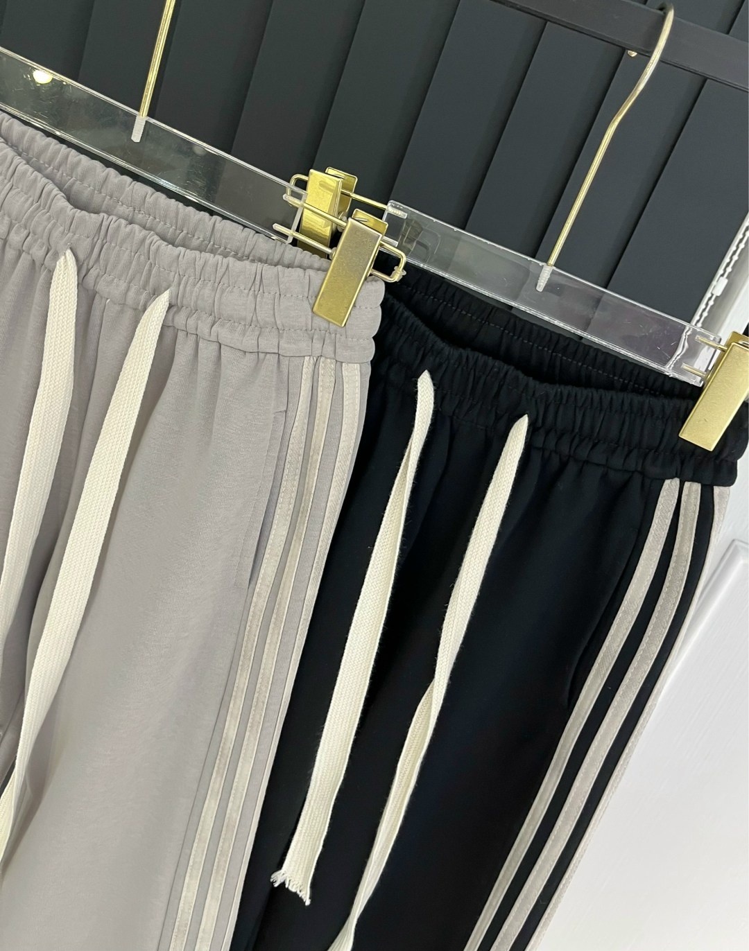 широкие брюки,брюки с широкими штанинами,спортивные брюки,прямые брюки,повседневные брюки