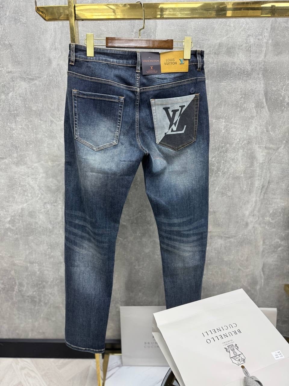 джинсы louis vuitton,мужские джинсы louis vuitton,мужские джинсы louis vuitton из денима,джинсы louis vuitton синие,louis vuitton мужская размер 38 с логотипом джинсы