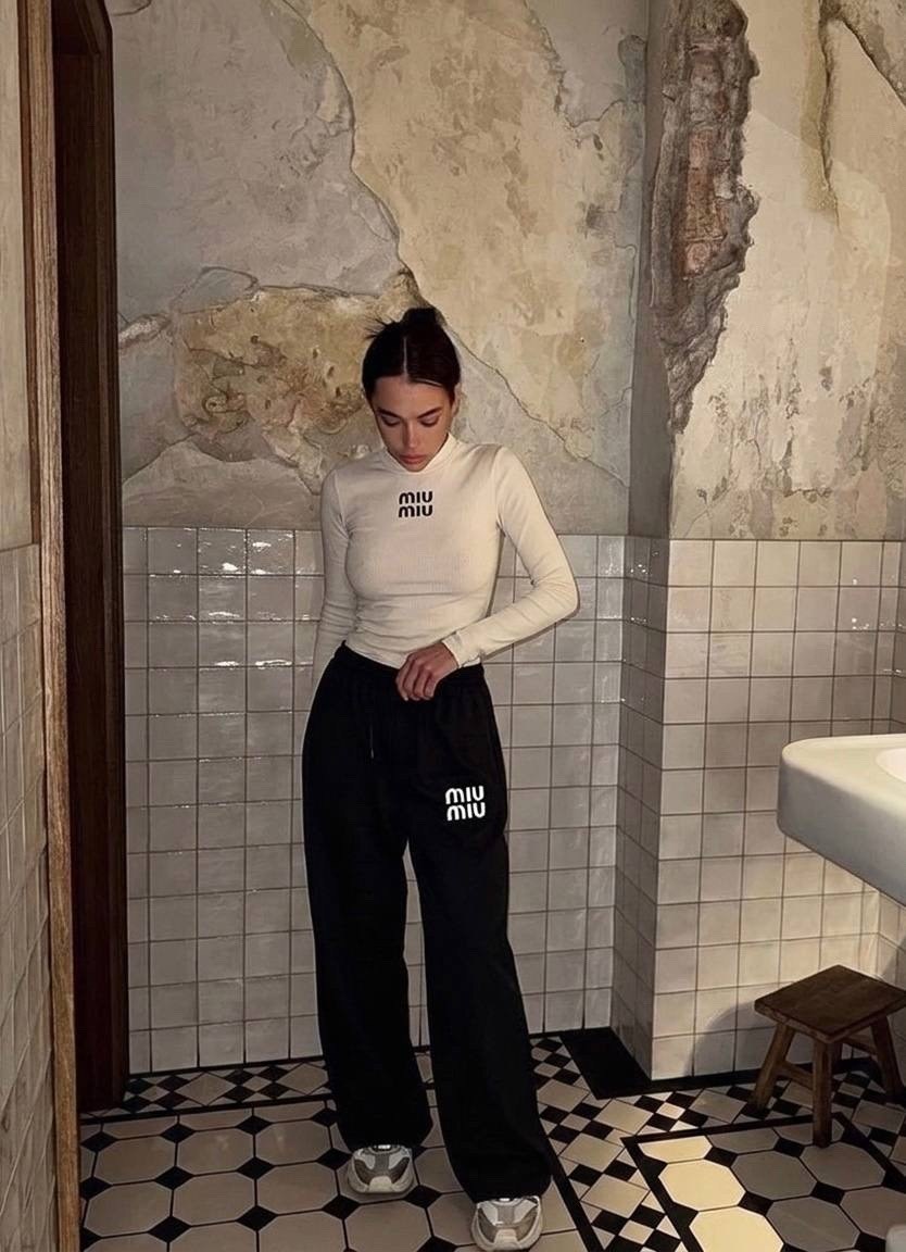 костюм с кроп топом,женская кофта,спортивный костюм с топом,модный стиль