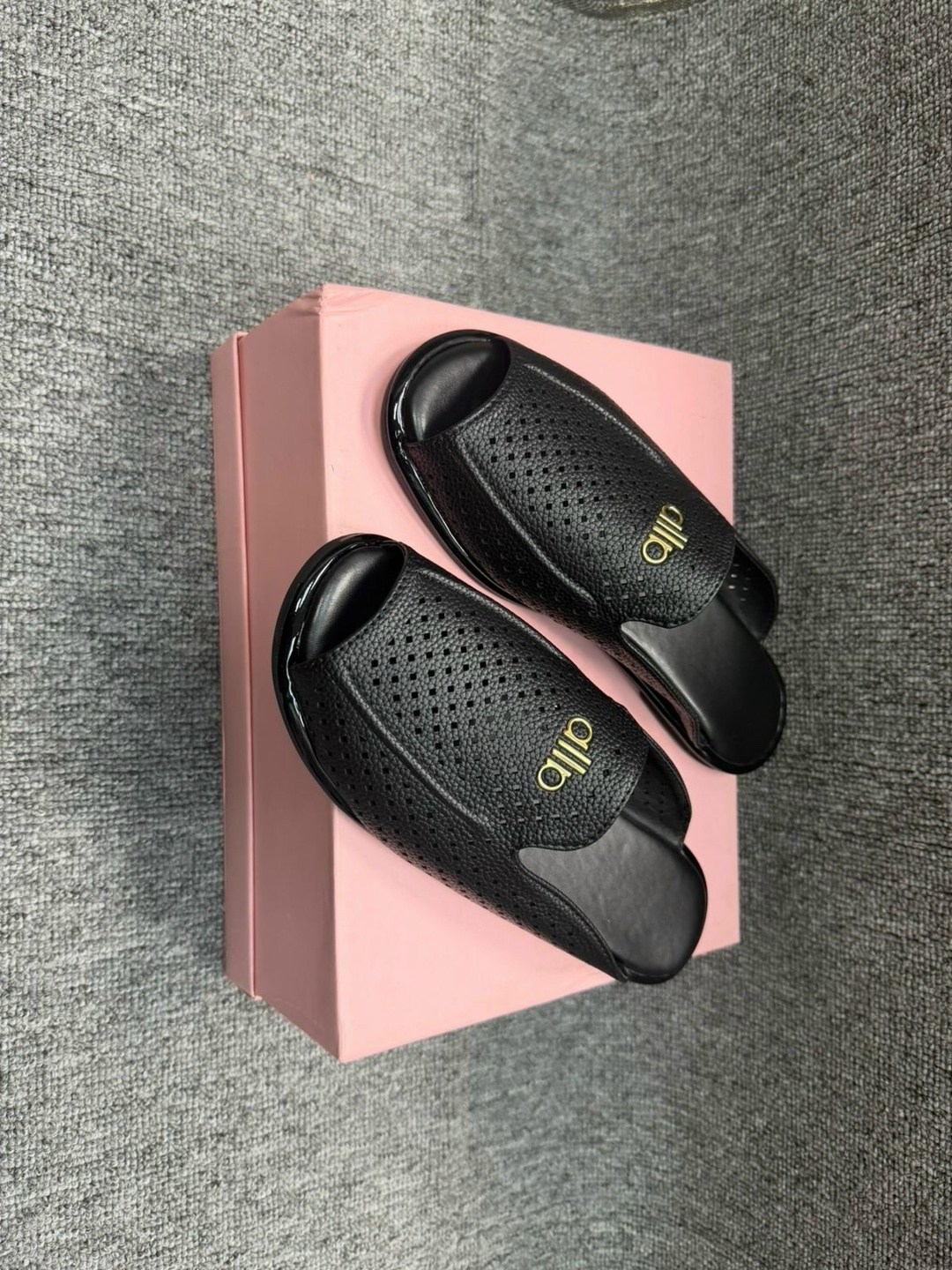 ,мужские тапочки из натуральной кожи,тапки кожаные,тапки мужские, с перфорацией