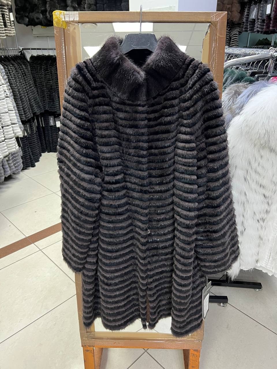норковое пальто на трикотажной основе,меховое пальто из норки на трикотажной основе,пальто из норки на трикотажной основе,пальто из вязаной норки,вязаное норковое пальто