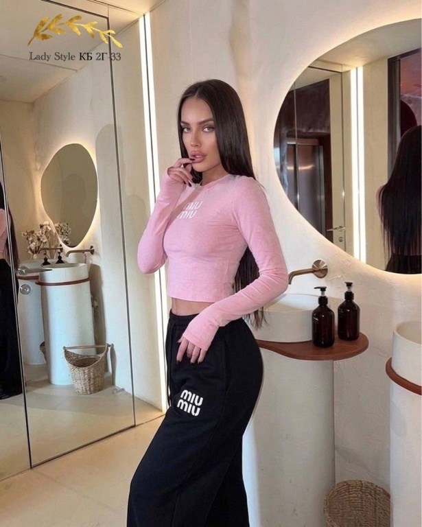 костюм с кроп топом,женская кофта,спортивный костюм с топом,модный стиль