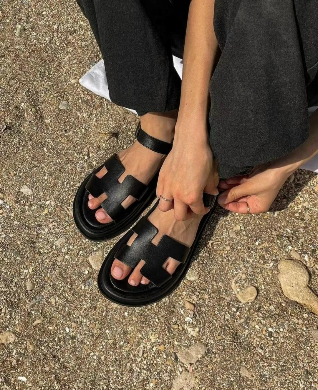 босоножки летние на плоской подошве,босоножки женские черные,модные босоножки,босоножки женские,сандалии модные