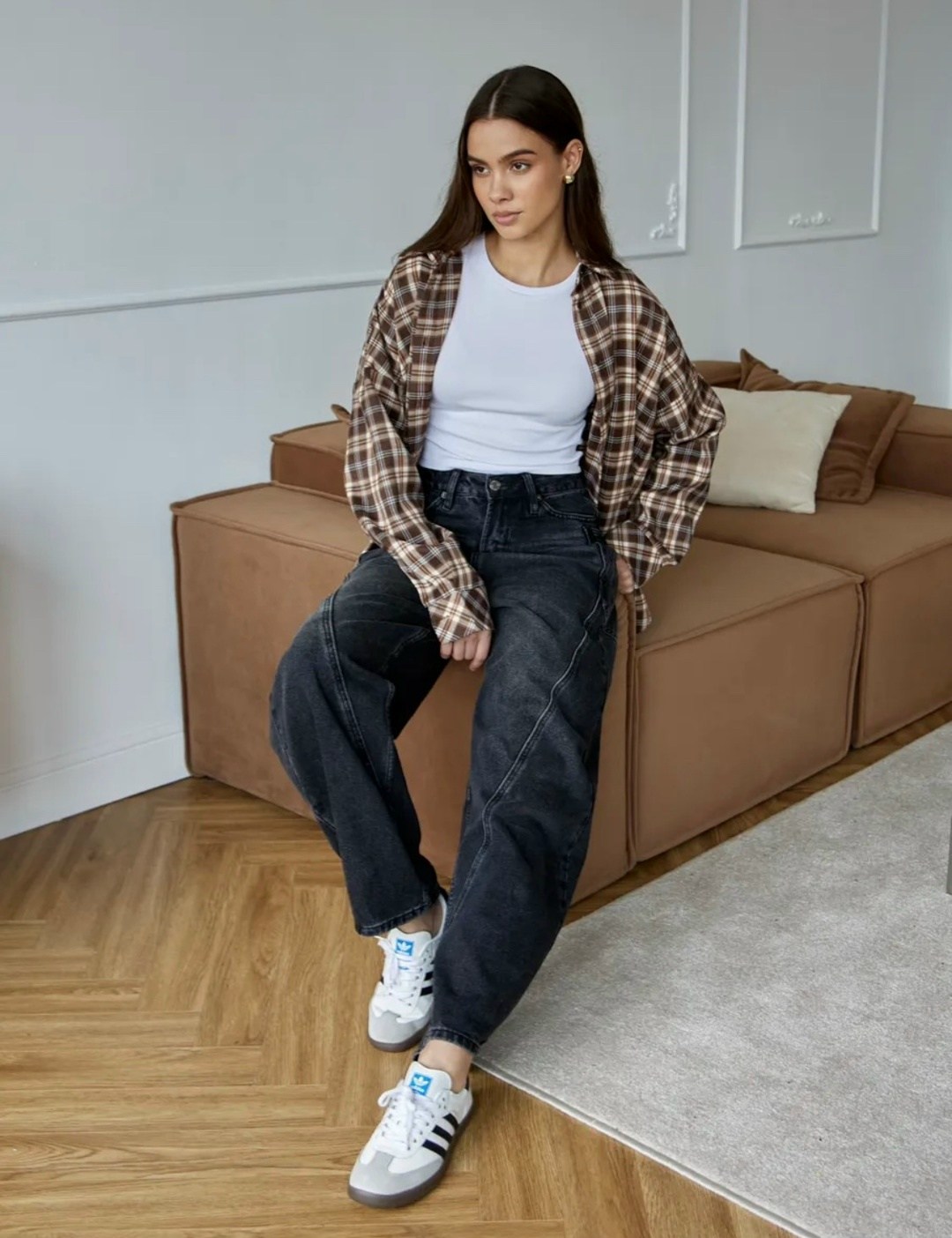 рубашка оверсайз удлиненная в клетку annemore,женские джинсы,рубашка оверсайз в клетку удлиненная,джинсы стиль,брюки джинсовые