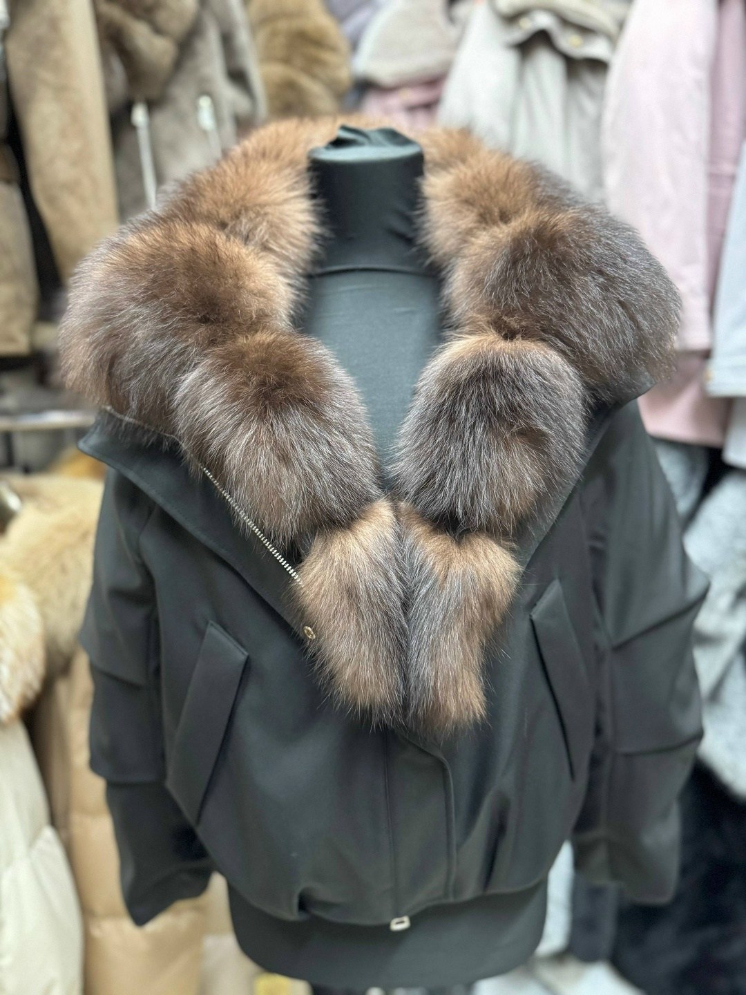 пуховик женский с натуральным мехом,куртка с мехом,куртка с натуральным мехом,пуховик с натуральным песцом,куртка кожаная с мехом
