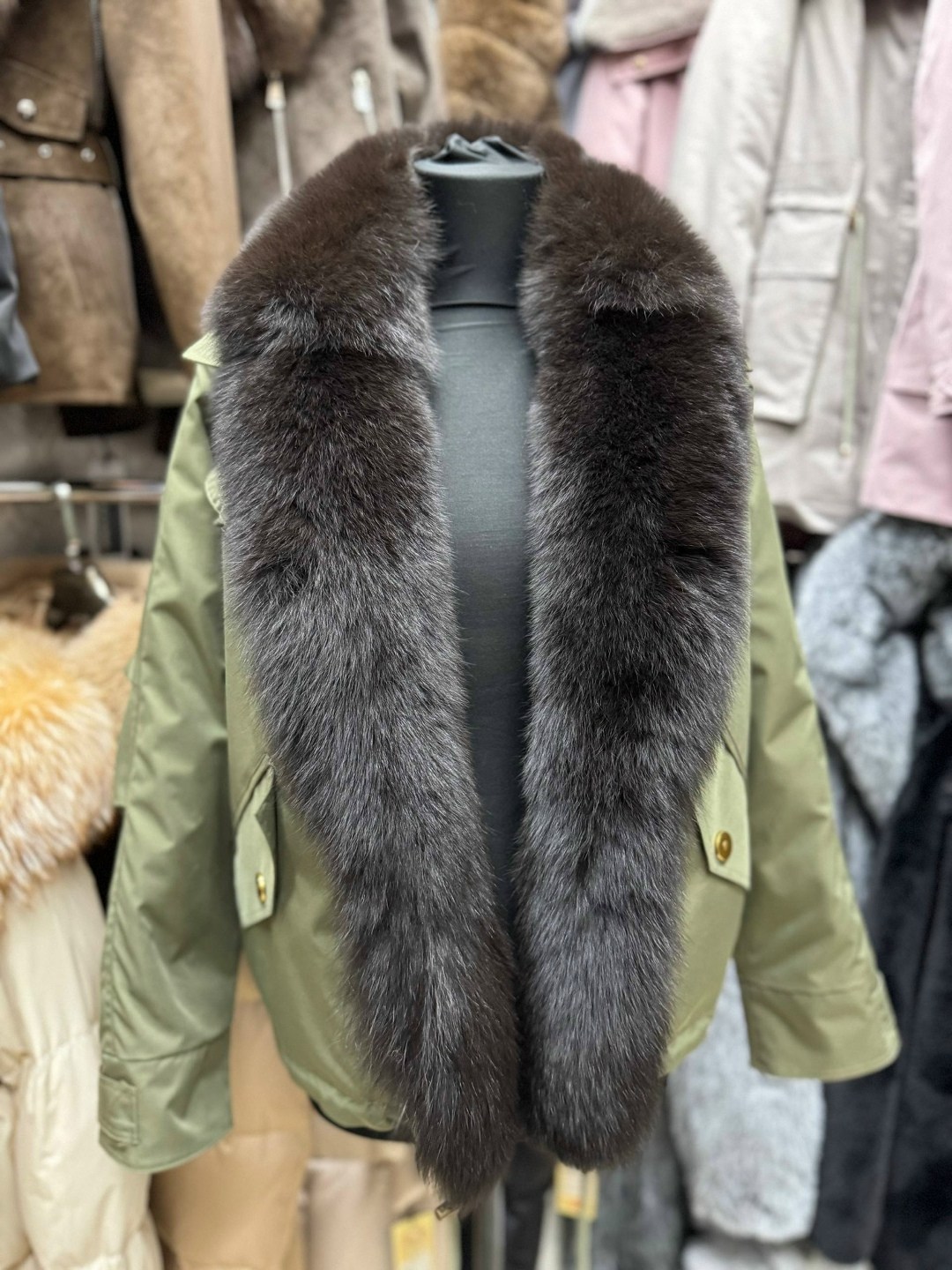 парка с меховым,женская парка,парка с лисьим мехом,женская парка натуральный мех,женская зимняя куртка