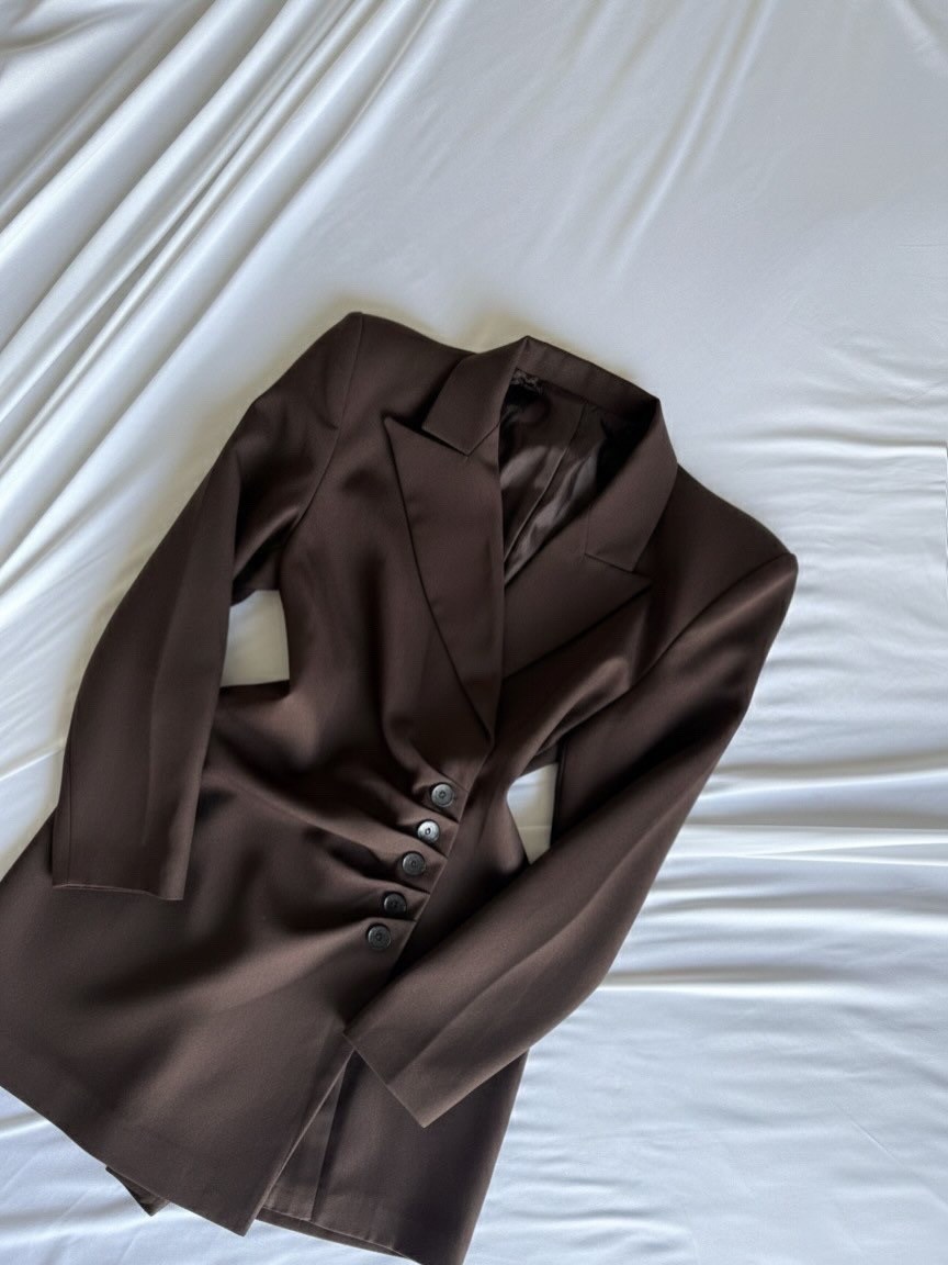 платье пиджак бордовое,женский костюм,платье пиджак женское,платье пиджак с ремнем