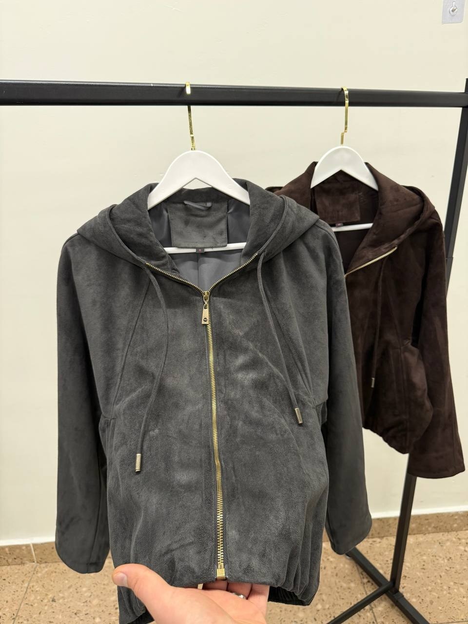 замшевая куртка brunello cucinelli,замшевая куртка,замшевый бомбер brunello cucinelli,куртка из натуральной замши,замшевая куртка женская