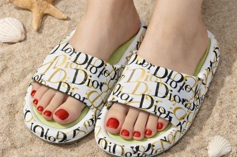 шлепанцы christian dior,шлепанцы кристиан диор,тапки кристиан диор,шлепки диор женские,шлепки диор