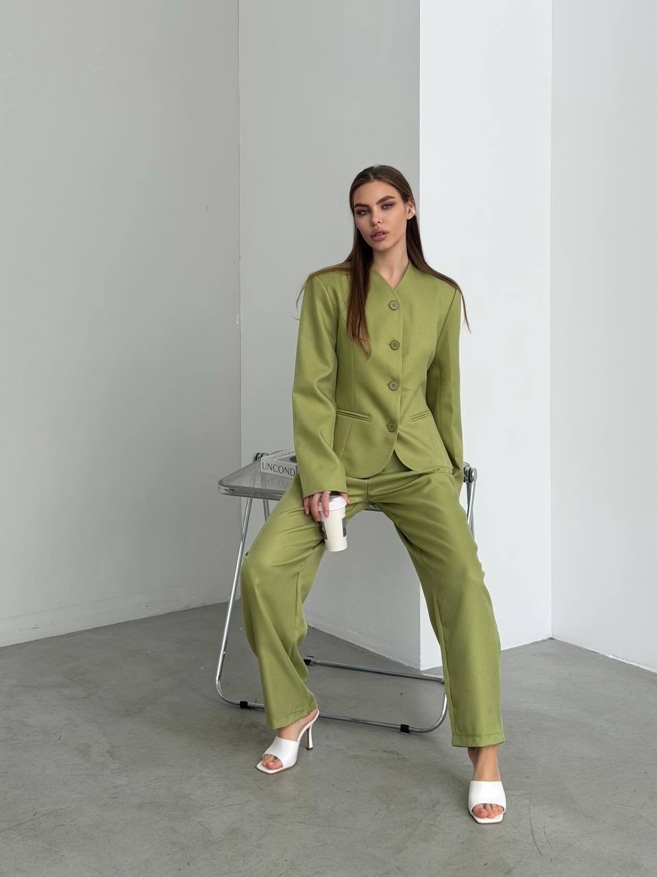 женский брючный костюм,модные костюмы,костюм с брюками,жакет,жакет приталенный