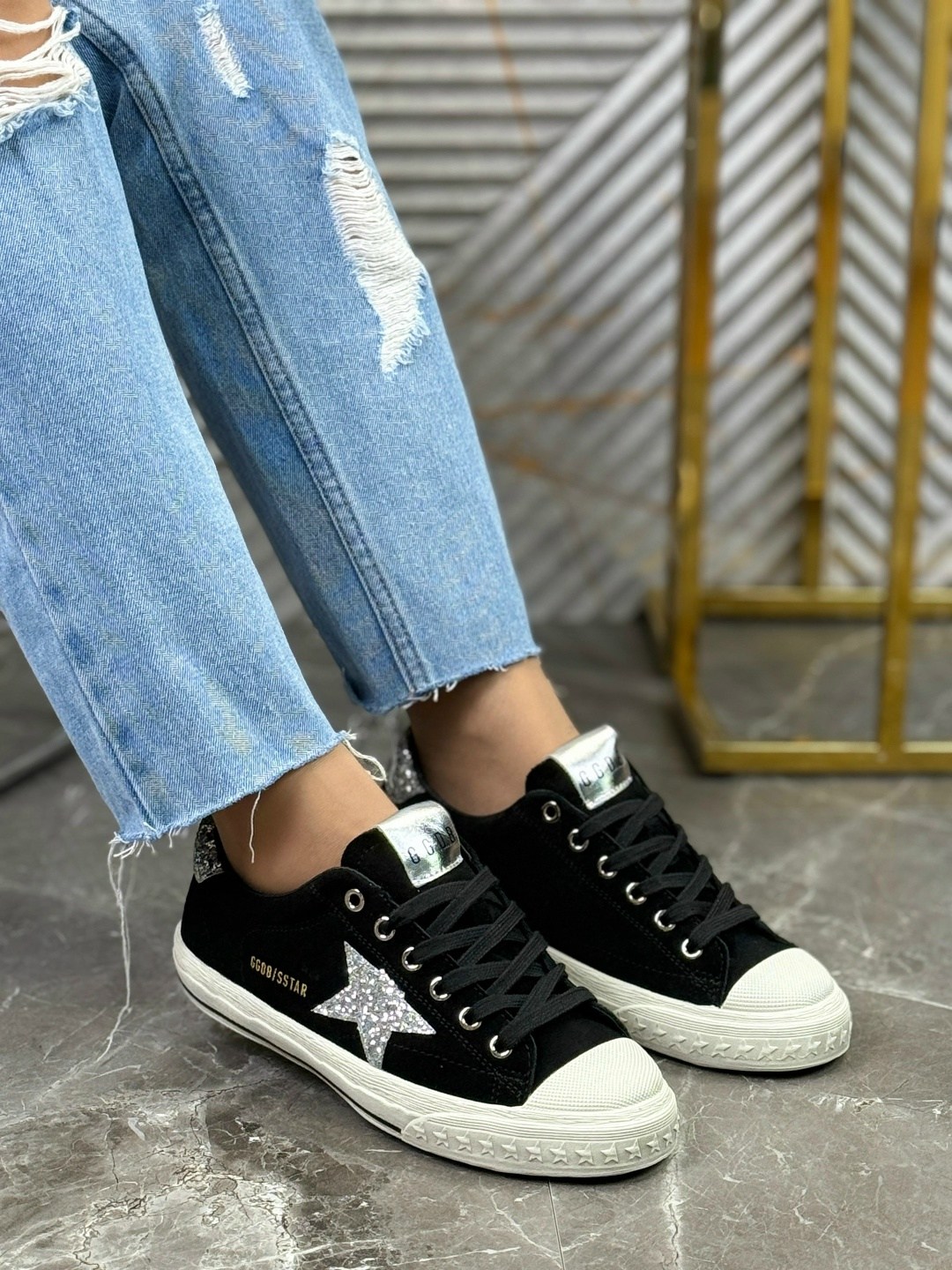 ,кеды golden goose женские с камнями,кеды golden goose,лаковые кроссовки golden goose,женская