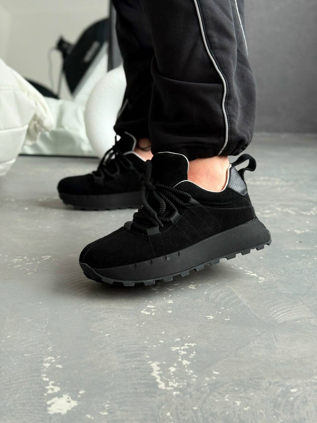 ,кроссовки женские,черные кроссовки,черные женские кроссовки,замшевые кроссовки