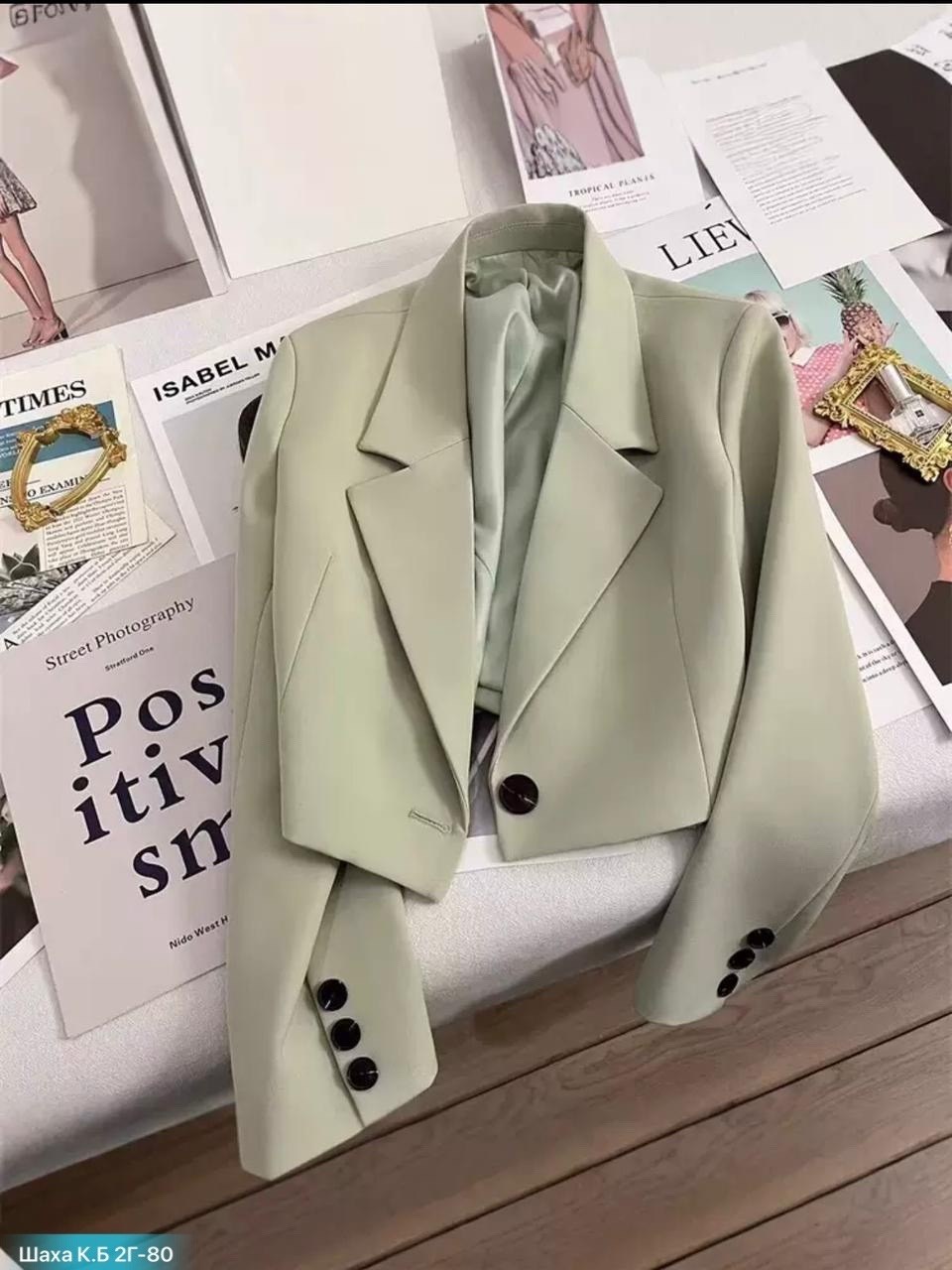 короткий черный пиджак для женщин,женский короткий пиджак,пиджак женский укороченный,пиджак женский укороченный alexander serov,маленький короткий черный пиджак для женщин