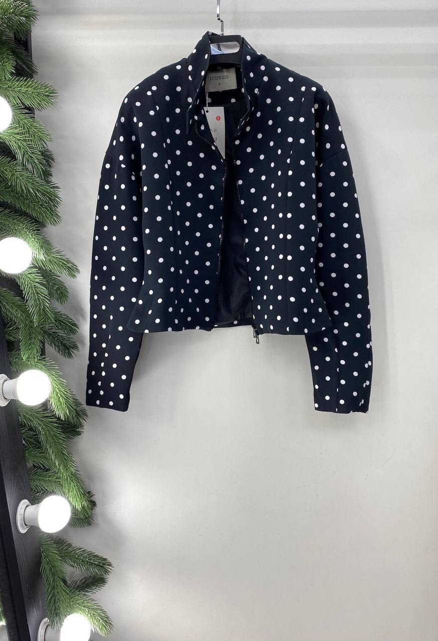 белая куртка,блузка в горошек,блузка белая в горошек,короткая куртка