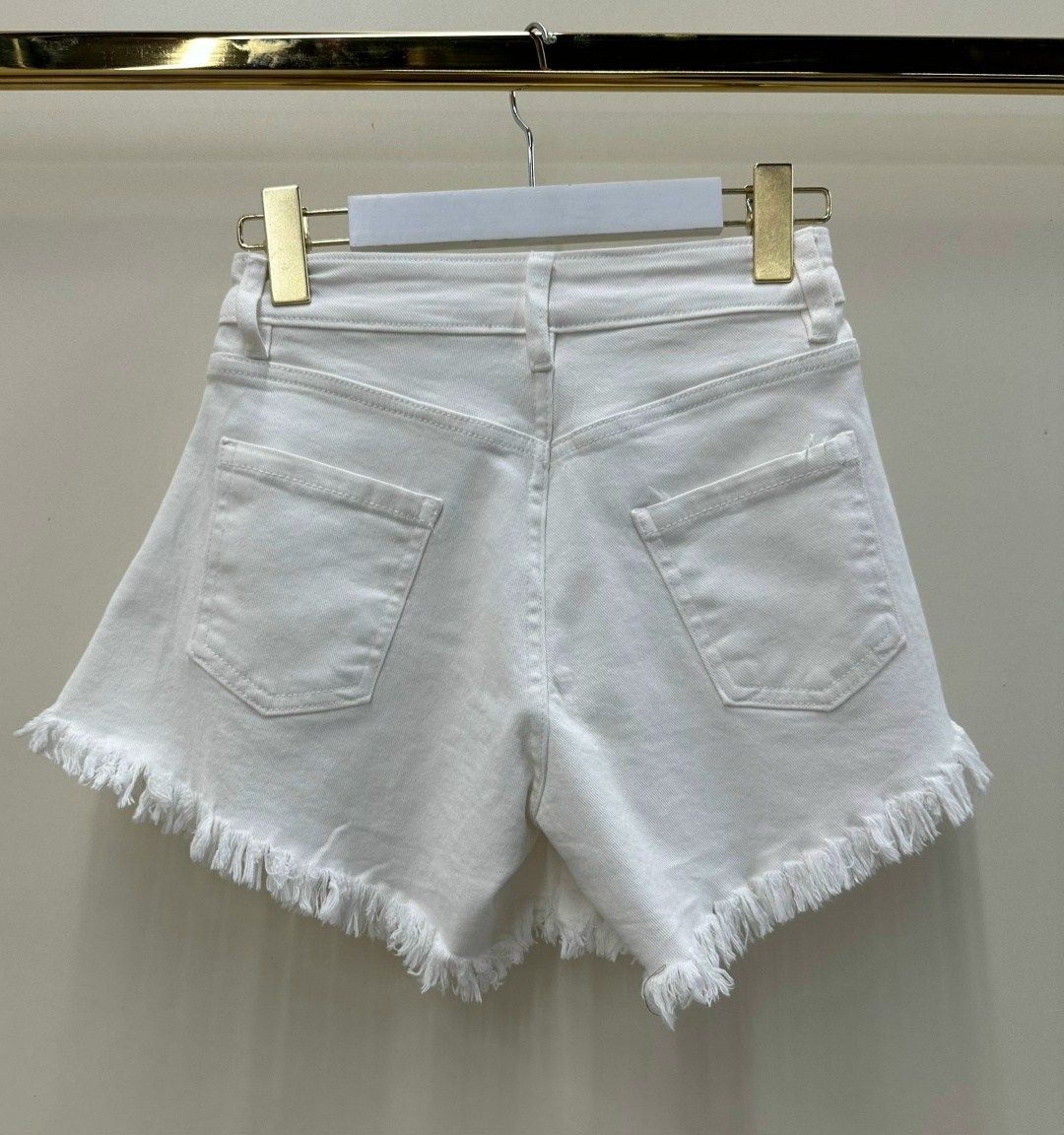 белые джинсовые шорты,женские джинсовые шорты,шорты женские белые,шорты женские,джинсовые шорты