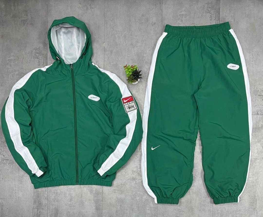 зеленая куртка,ветровка куртка,спортивная куртка,куртка nike