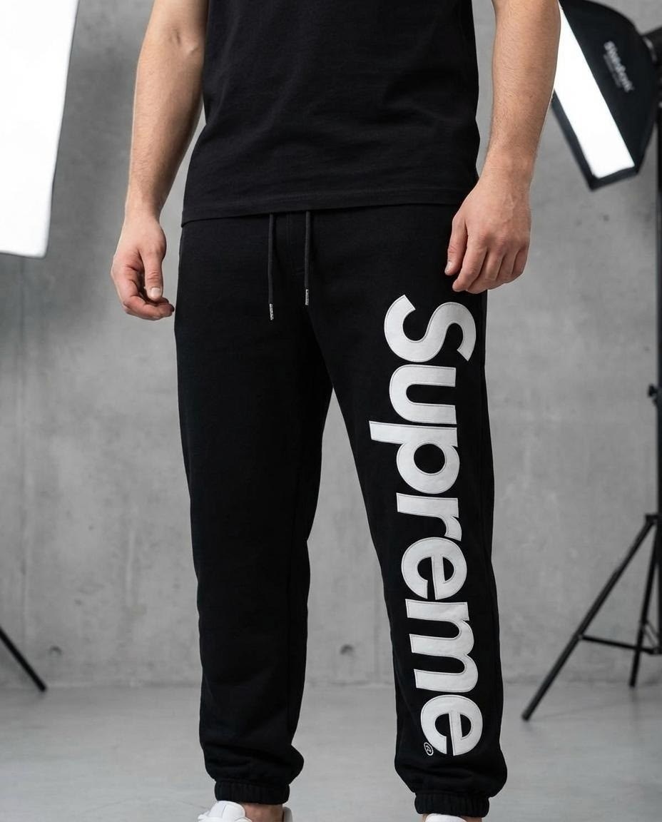 спортивные штаны,спортивные брюки,штаны суприм,спортивные штаны supreme с рельефным рисунком черные,спортивные брюки мужские