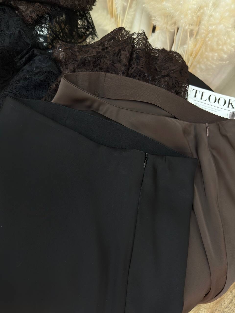 кружевная юбка,юбка с кружевами,атласная юбка макси с асимметричным кружевным подолом от topshop шоколадного цвета,юбка женская,атласная юбка