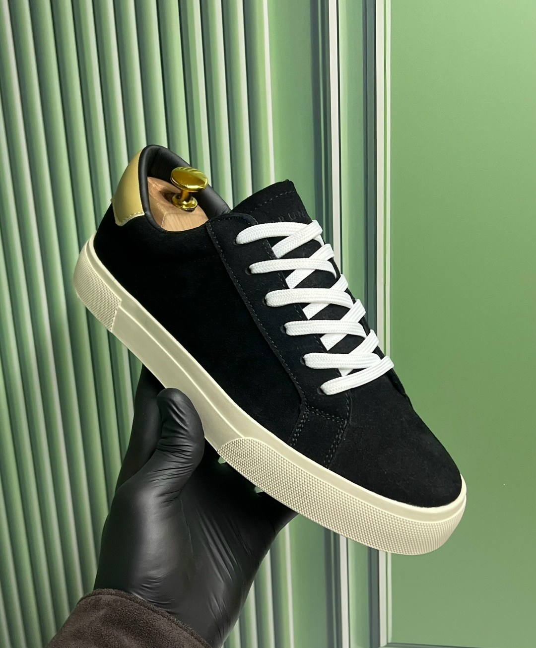 замшевые кеды,замшевые кроссовки,замшевые кеды saint laurent m377333,кеды замшевые мужские,замшевые кеды brunello cucinelli