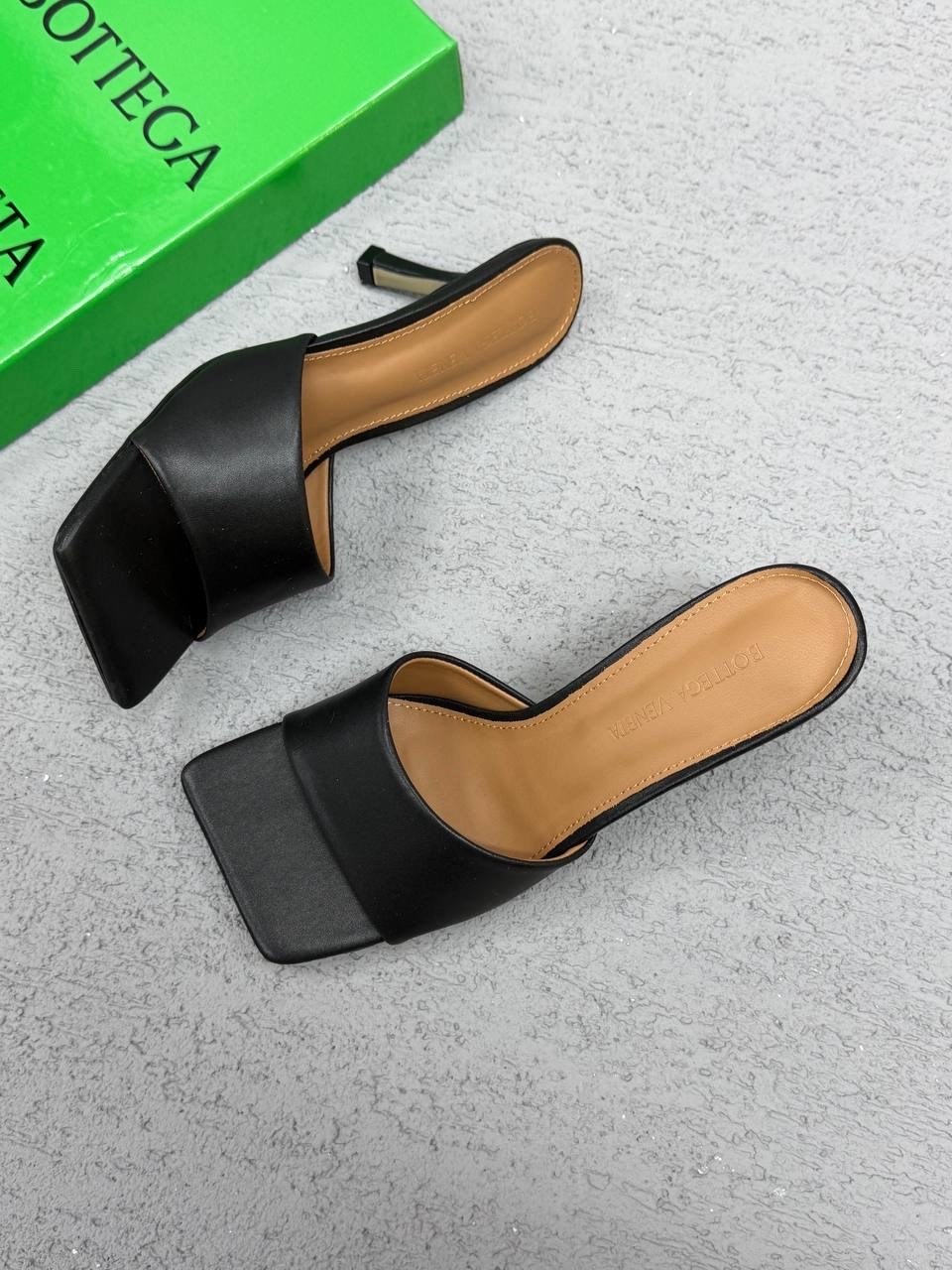 босоножки женские модные,босоножки с квадратным носом,женские босоножки,каблуки босоножки,босоножки на треугольном каблуке