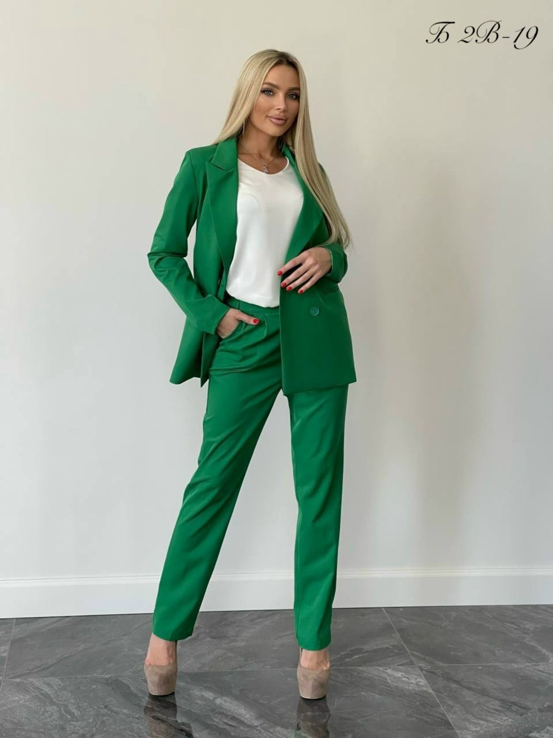 костюм брючный,женский брючный костюм,брючный костюм зеленого цвета,костюм брючный двойка,зелёный костюм брючный