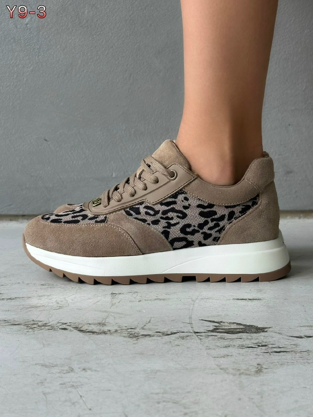 ,кроссовки женские,леопардовые кроссовки,женские кроссовки с леопардовым принтом,кроссовки бежевые