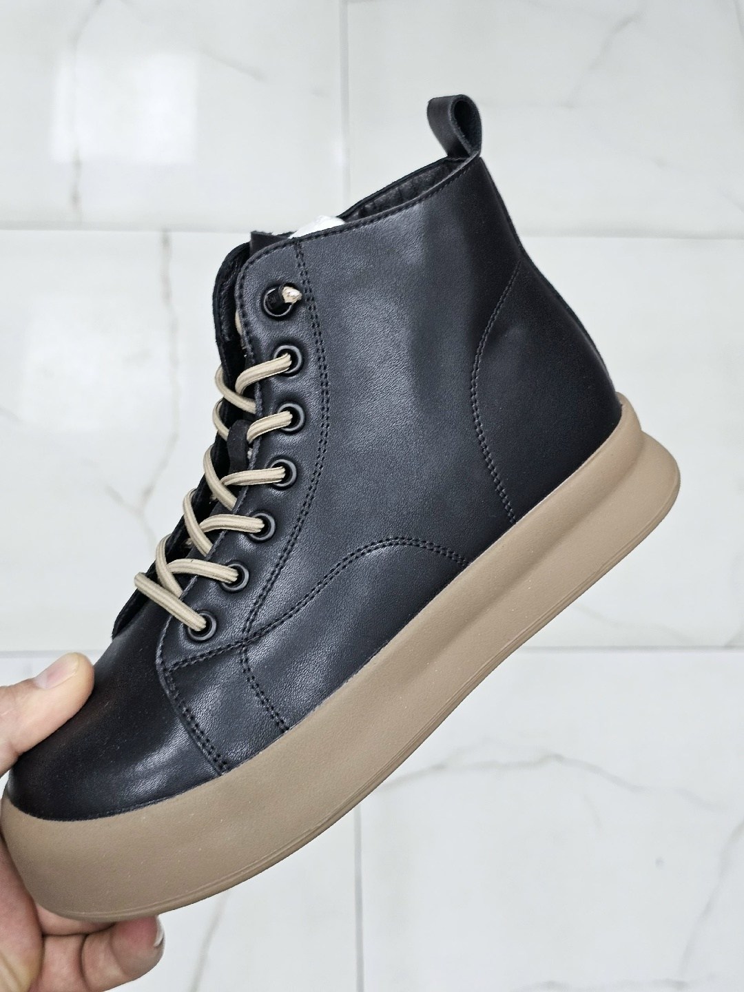 ,ботинки женские,женская ,бежевые ботинки,женские высокие ботинки