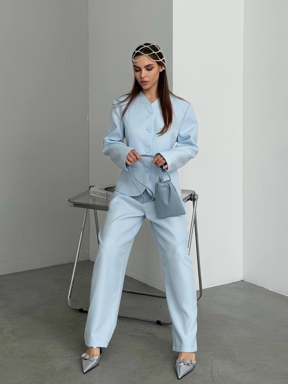 женский брючный костюм небесно-голубого цвета,костюм брючный,голубой брючный костюм,женский костюм брючный,костюм женский брючный olya stoff